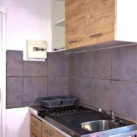 Climatisé Avec Jardin Et Parking Pour 2 Personnes En Bord De Appartement