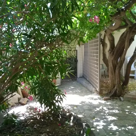 Climatise Avec Jardin Et Parking Pour 2 Personnes En Bord De * La Ciotat