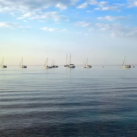 Appartement Climatisé Avec Jardin Et Parking Pour 2 Personnes En Bord De La Ciotat