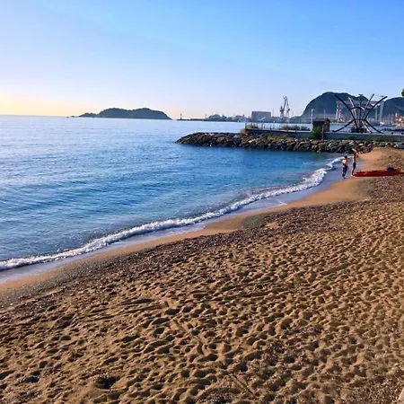 Appartement Climatisé Avec Jardin Et Parking Pour 2 Personnes En Bord De La Ciotat