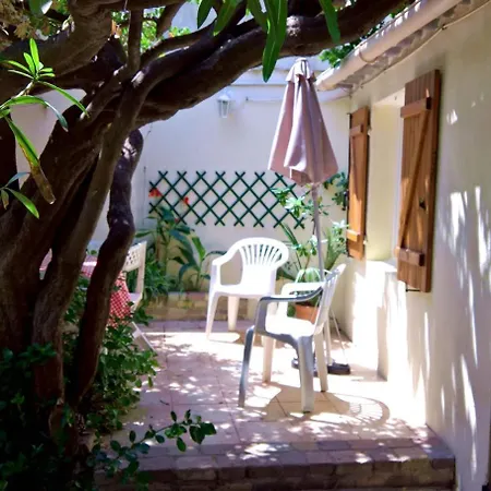 Apartment Climatise Avec Jardin Et Parking Pour 2 Personnes En Bord De