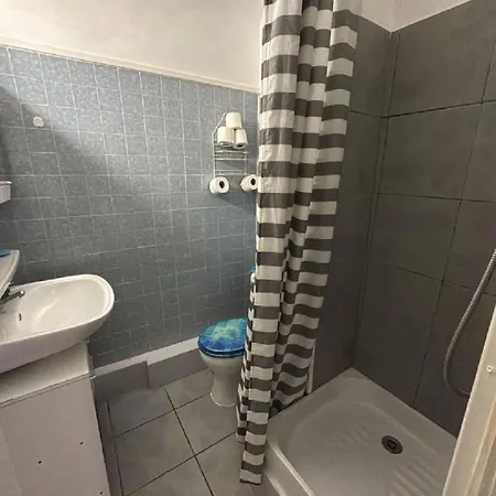 Climatise Avec Jardin Et Parking Pour 2 Personnes En Bord De *